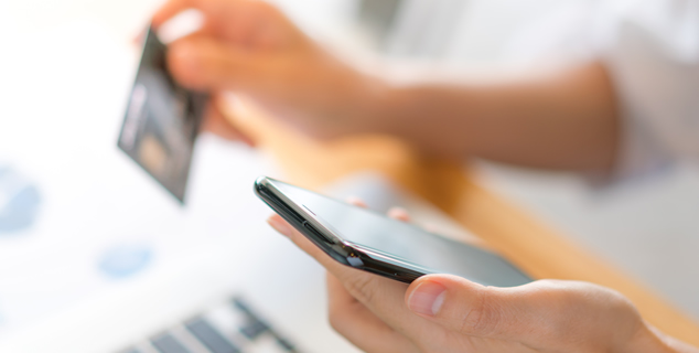 Banco é condenado por não bloquear conta após cliente ter celular furtado