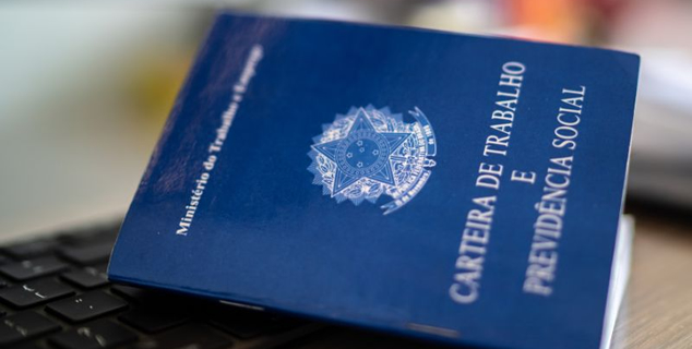 Empresa é condenada por anotar referência a número de processo em carteira de trabalho